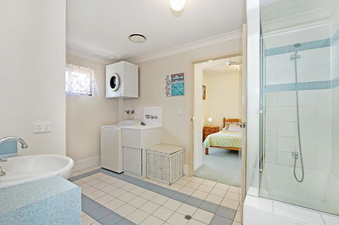 Quiet Location Across From Waterfront - South Esp, Bongaree - Phillip Island Accommodation 15