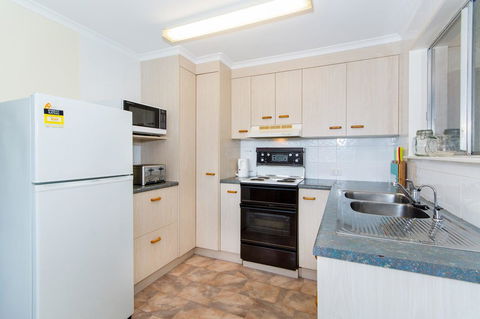 Short Stroll To Surf Beach - North Street, Woorim - Phillip Island Accommodation 3