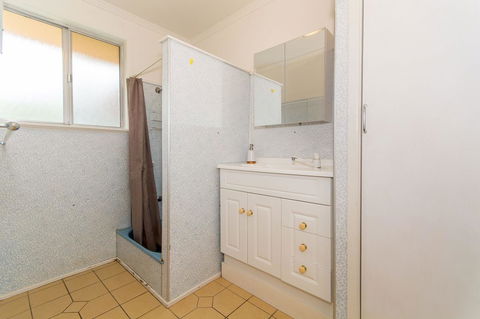 Short Stroll To Surf Beach - North Street, Woorim - Phillip Island Accommodation 5