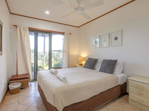 Claytons 1 By Discover Stradbroke - Phillip Island Accommodation 14