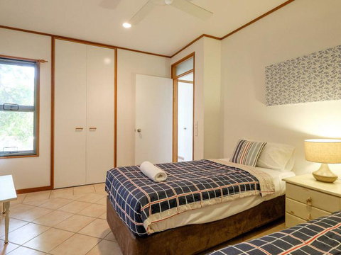 Claytons 1 By Discover Stradbroke - Phillip Island Accommodation 24