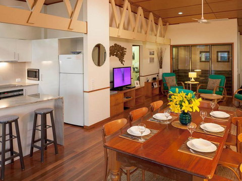 Claytons 1 By Discover Stradbroke - Phillip Island Accommodation 0