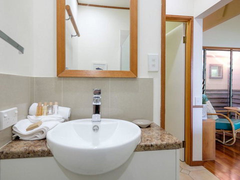 Claytons 1 By Discover Stradbroke - Phillip Island Accommodation 10