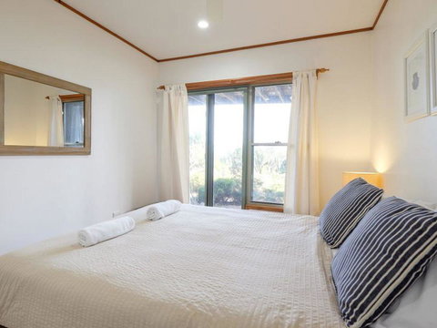 Claytons 1 By Discover Stradbroke - Phillip Island Accommodation 6