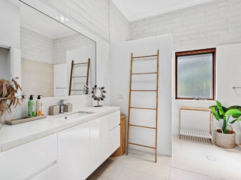 'Nunkeri', 5 Kerrie Close - Stunning House With Fabulous Views, Linen, WIFI & Air Conditioning - Phillip Island Accommodation 3