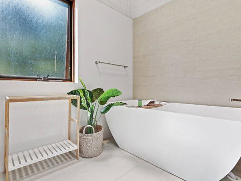 'Nunkeri', 5 Kerrie Close - Stunning House With Fabulous Views, Linen, WIFI & Air Conditioning - Phillip Island Accommodation 2