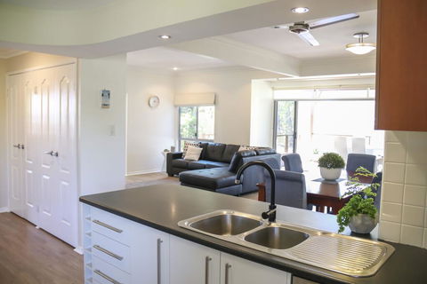 'Top Tier' Dog Friendly Holiday Home - Phillip Island Accommodation 2