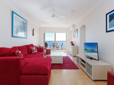 1 'Kiah', 53 Victoria Parade - Stunning Views, Wifi, Aircon, Just Across The Road To The Water - Phillip Island Accommodation 1