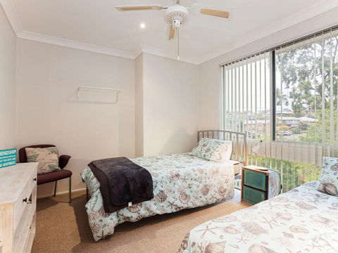1 'Kooringal', 105 Soldiers Point Road - Waterfront Unit Wth Aircon - Phillip Island Accommodation 2