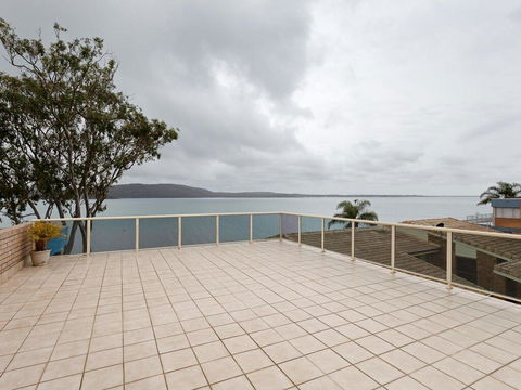 1 'Kooringal', 105 Soldiers Point Road - Waterfront Unit Wth Aircon - Phillip Island Accommodation 0