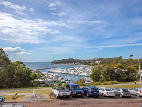 1 'Laman Lodge', 15 Laman Street - Stunning Air Conditioned Unit With Water Views And WIFI - Phillip Island Accommodation 2