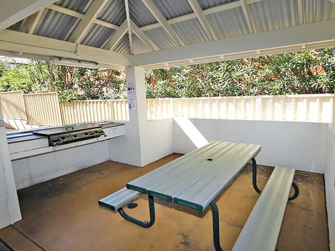1 'SEASHELLS' 21-23 MAGNUS STREET - WIFI, POOL, LIFT & AIR CONDITIONING - Phillip Island Accommodation 2