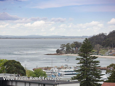 1 'Seaview', 9 Church Street - Huge Air Conditioned Unit With Lift & WIFI - Phillip Island Accommodation 2