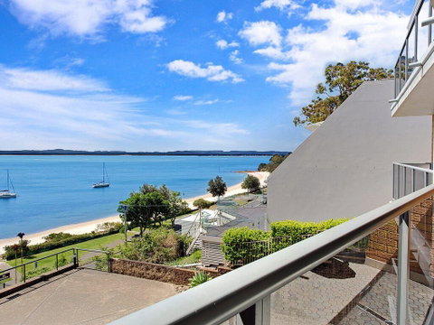 10 'Kiah' 53 Victoria Parade - Waterfront Views, AIRCON And Close To The Marina. - Phillip Island Accommodation 0