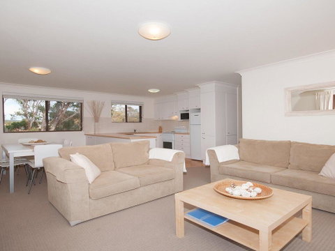 11 'Promenade' 8 Intrepid Close - Air Conditioned Unit With Beautiful Water Views - Phillip Island Accommodation 2