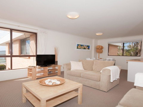 11 'Promenade' 8 Intrepid Close - Air Conditioned Unit With Beautiful Water Views - Phillip Island Accommodation 1