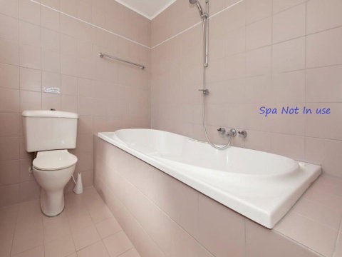 12 'Le Vogue', 16 Magnus St - Sensational Water Views, Lift, Pool & Tennis Court - Phillip Island Accommodation 3