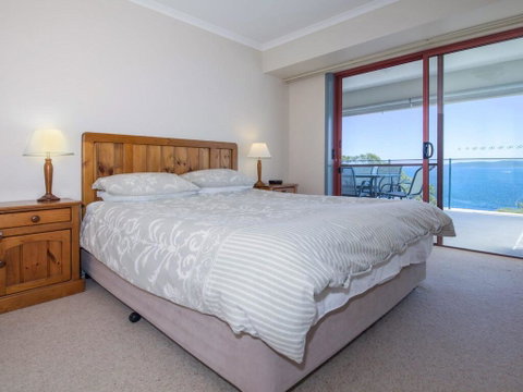 12 'Le Vogue', 16 Magnus St - Sensational Water Views, Lift, Pool & Tennis Court - Phillip Island Accommodation 2