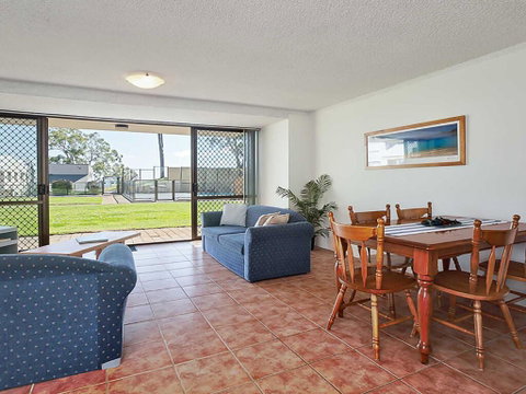 13 'The Poplars' 34 Magnus Street - Ground Floor Unit And Pool In Complex - Phillip Island Accommodation 3