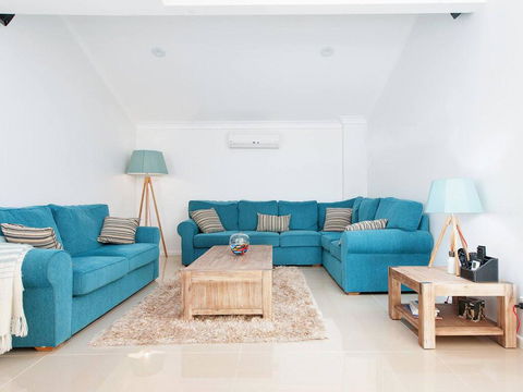 15 'The Moorings', 4 Cromarty Road - Stunning With Water Views & Pool - Phillip Island Accommodation 2