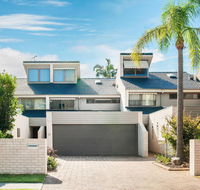 15 'The Moorings' 4 Cromarty Road - stunning with water views  pool