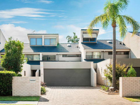 15 'The Moorings', 4 Cromarty Road - Stunning With Water Views & Pool - Phillip Island Accommodation 0