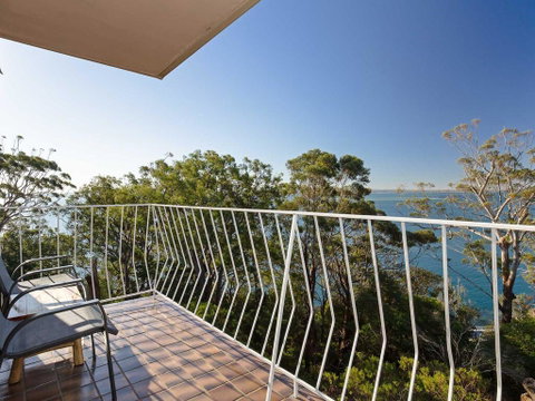 15 'Thurlow Lodge', 6 Thurlow Avenue - Fantastic Unit With Water Views & Pool In Complex - Phillip Island Accommodation 1