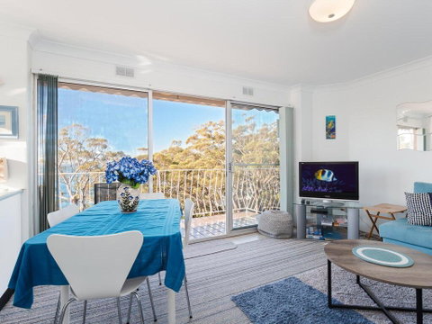 15 'Thurlow Lodge', 6 Thurlow Avenue - Fantastic Unit With Water Views & Pool In Complex - Phillip Island Accommodation 3