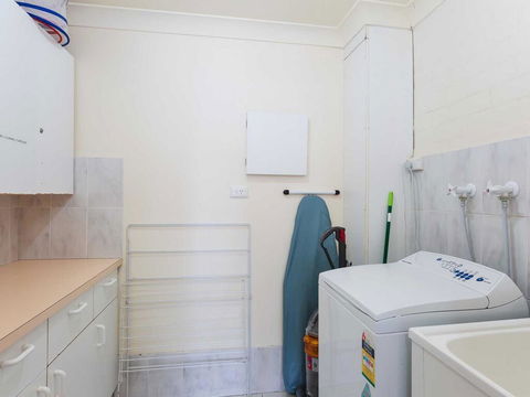 16 'The Moorings' 4 Cromarty Road - Waterfront Property With Pool & Air Conditioning - Phillip Island Accommodation 2