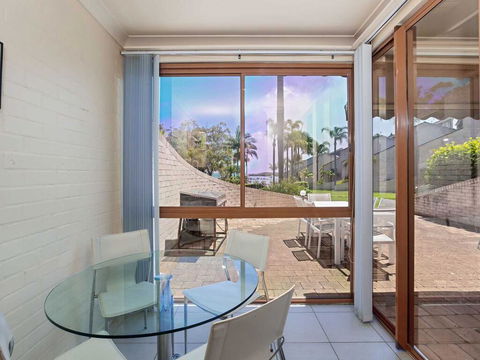 16 'The Moorings' 4 Cromarty Road - Waterfront Property With Pool & Air Conditioning - Phillip Island Accommodation 3