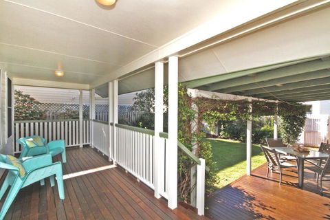 16 Beachway Pde, Marcoola: Linen Incl, WiFi, Pet Friendly, A/Cond. 500 BOND - Phillip Island Accommodation 2