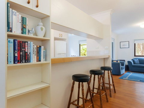 2 'Carindale', 19-23 Dowling Street - Pool, Tennis Court, Close To Town - Phillip Island Accommodation 1