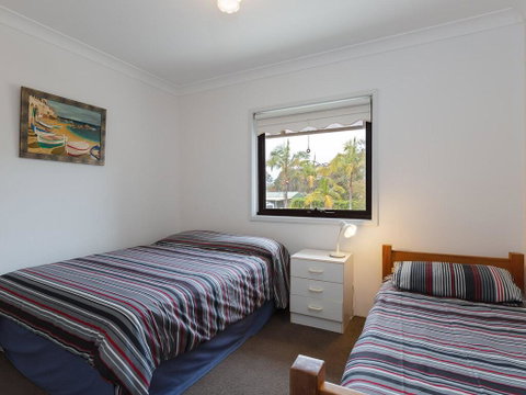 2 'Carindale', 19-23 Dowling Street - Pool, Tennis Court, Close To Town - Phillip Island Accommodation 2