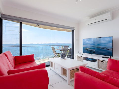 2 'Lanimer' 14 Mitchell Street - Beautiful Waterfront Property With Spectacular Views - Phillip Island Accommodation 2