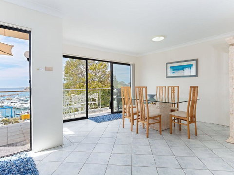 2 'Paradiso', 4 Laman Street - Beautiful Unit With Stunning Water Views & Pool - Phillip Island Accommodation 2