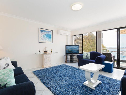 2 'Paradiso', 4 Laman Street - Beautiful Unit With Stunning Water Views & Pool - Phillip Island Accommodation 3