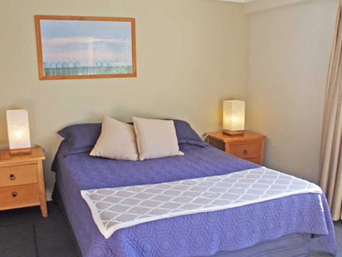 2 'Seashells' 21-23 Magnus Street - Pool , Lift , Aircon - Phillip Island Accommodation 2