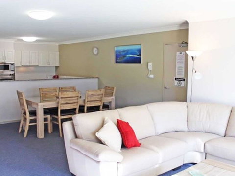 2 'Seashells' 21-23 Magnus Street - Pool , Lift , Aircon - Phillip Island Accommodation 3