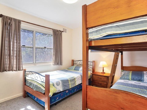 2 'Sunnie Belle' 3 Victoria Parade- Water Views Over Nelson Bay Foreshore - Phillip Island Accommodation 3