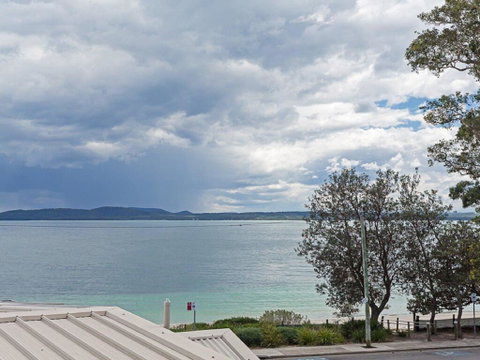 2 'Sunnie Belle' 3 Victoria Parade- Water Views Over Nelson Bay Foreshore - Phillip Island Accommodation 0