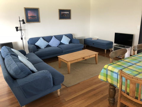 2 Jocelyn Street. Dalmeny - Phillip Island Accommodation 3