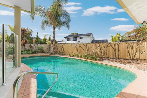 Beautiful House In Sylvania Waters - Phillip Island Accommodation 2