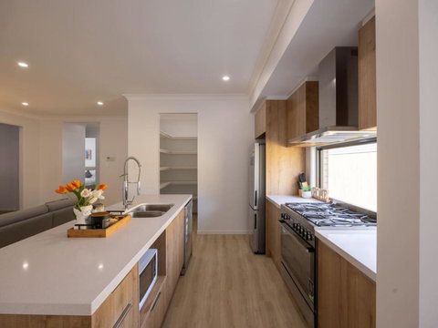 Brand New 4Bs Home Near Shops And Park At Greenbank - Phillip Island Accommodation 2