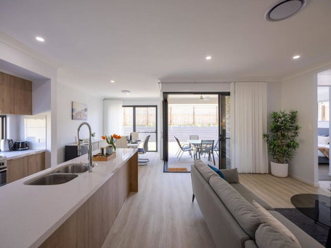 Brand New 4Bs Home Near Shops And Park At Greenbank - Phillip Island Accommodation 3