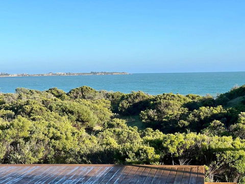 C4 Miles Beach Shack - Phillip Island Accommodation 1