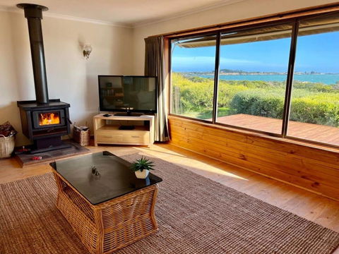 C4 Miles Beach Shack - Phillip Island Accommodation 3