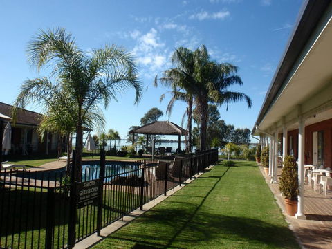 CAPRICORN MOTOR Inn - Phillip Island Accommodation 0