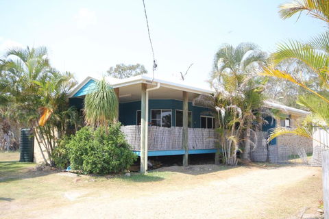 CASTAWAY BEACH HOUSE- NO Parties - NO Pets - Phillip Island Accommodation 0
