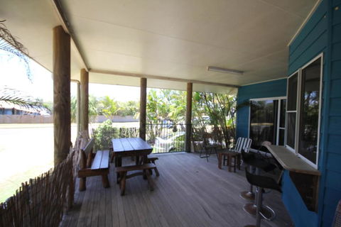 CASTAWAY BEACH HOUSE- NO Parties - NO Pets - Phillip Island Accommodation 3