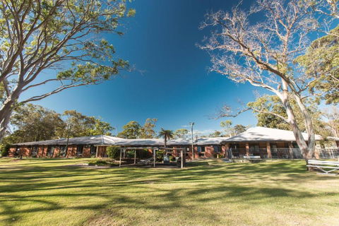 CATALINA Lake-front RETREAT - Phillip Island Accommodation 1